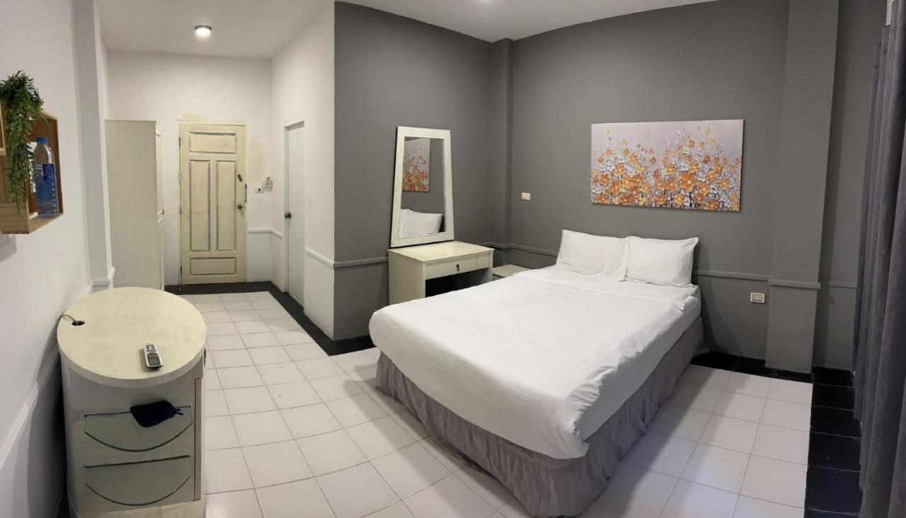Center Hotel Csaveng-part Kültér fotó